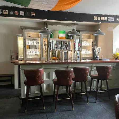 Mount Eagle - Sleeps 24 *