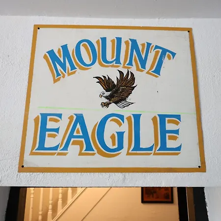 Mount Eagle - Sleeps 24 펜션 *