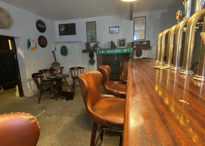 Mount Eagle - Sleeps 24 *