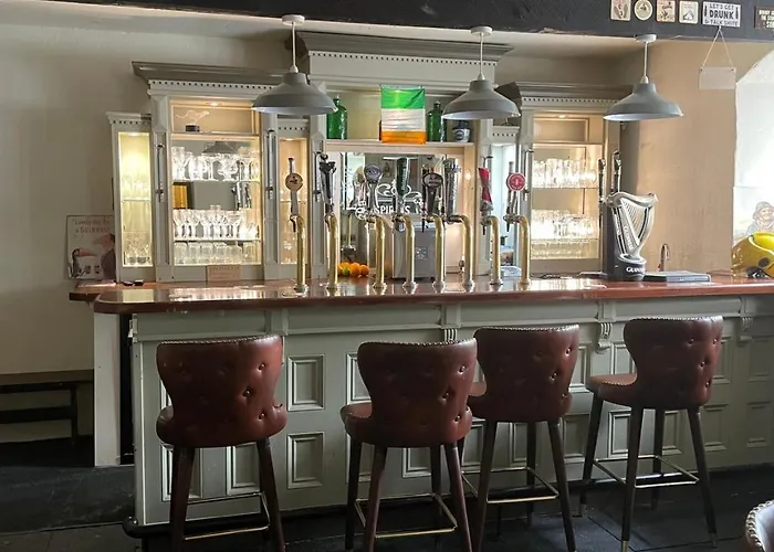 Mount Eagle - Sleeps 24 *