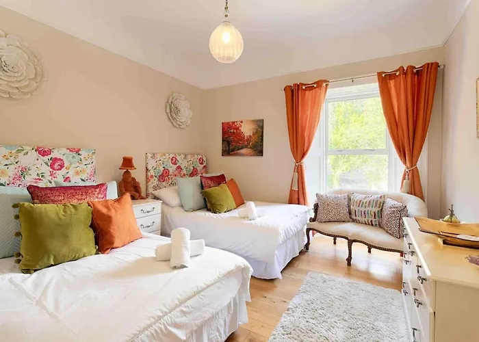 Mount Eagle - Sleeps 24 *